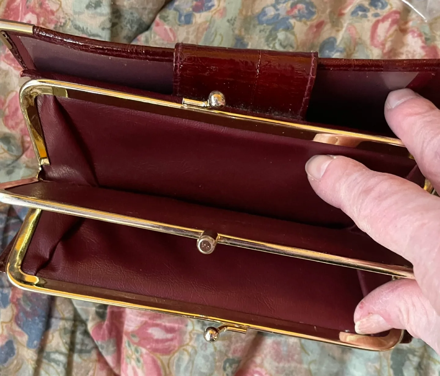 Vintage Burgundy Leather Wallet image indicator(4)