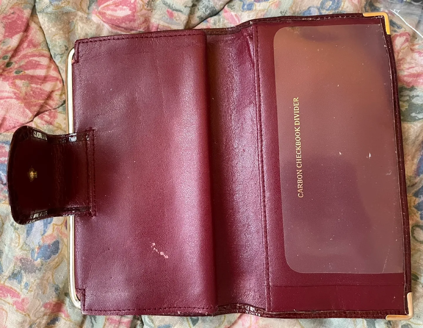 Vintage Burgundy Leather Wallet image indicator(3)