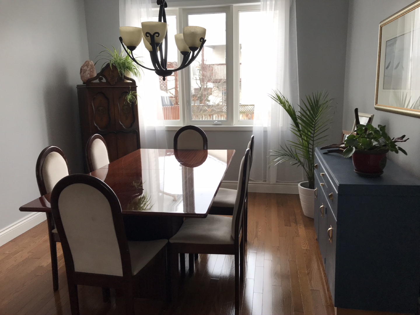 Beautiful Mahogany Dining Table with 6 Chairs - photo 2