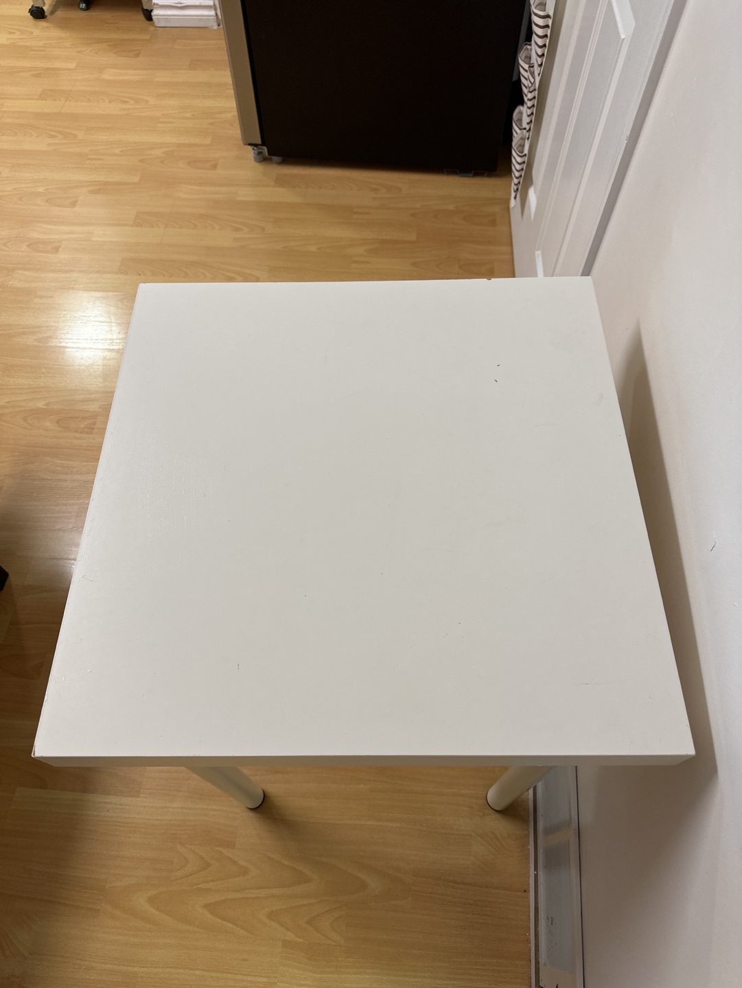 White Small Square Table - photo 2