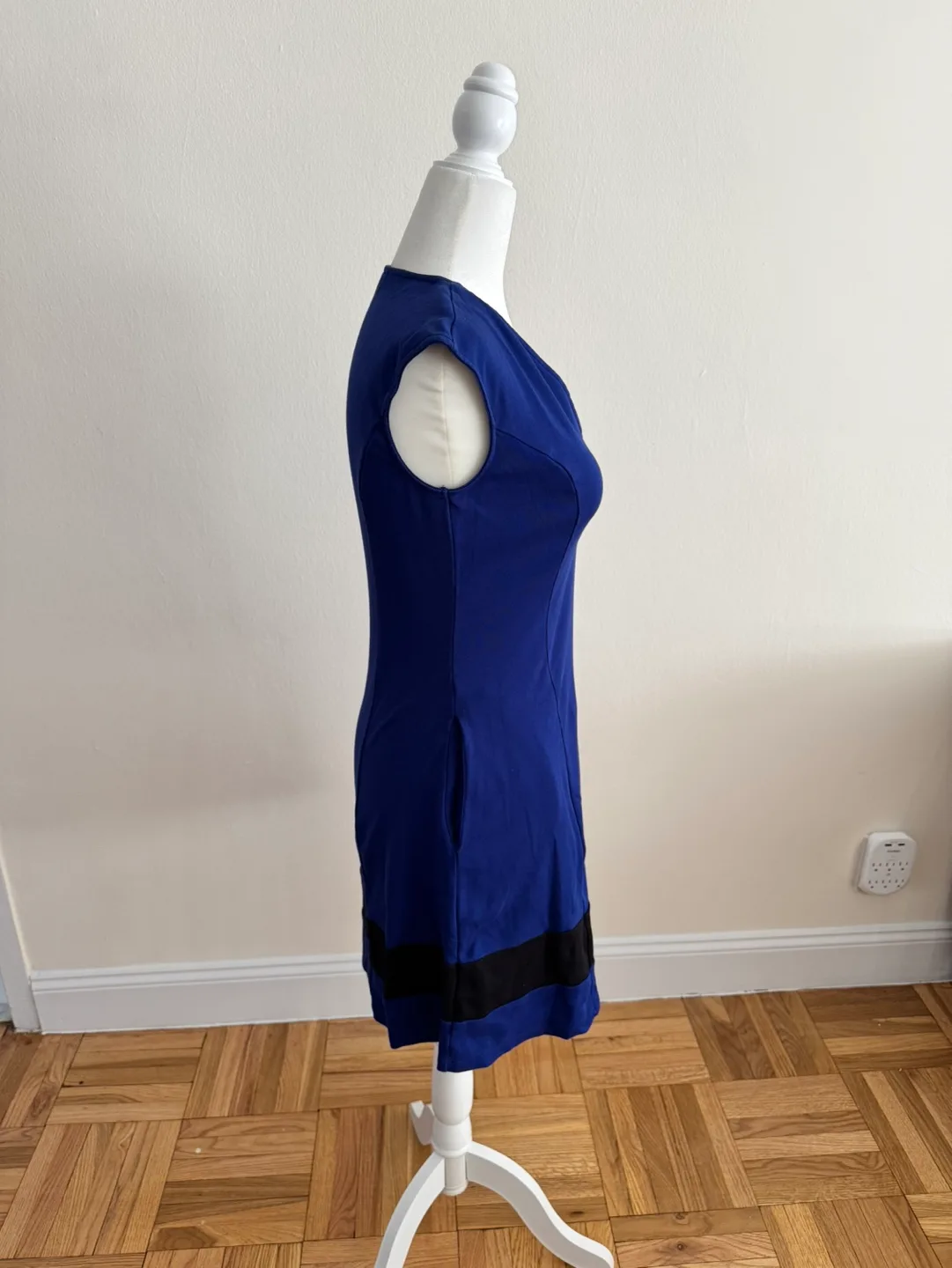 New York & Company Colorblock V-Neck Dress | Size XS image indicator(2)