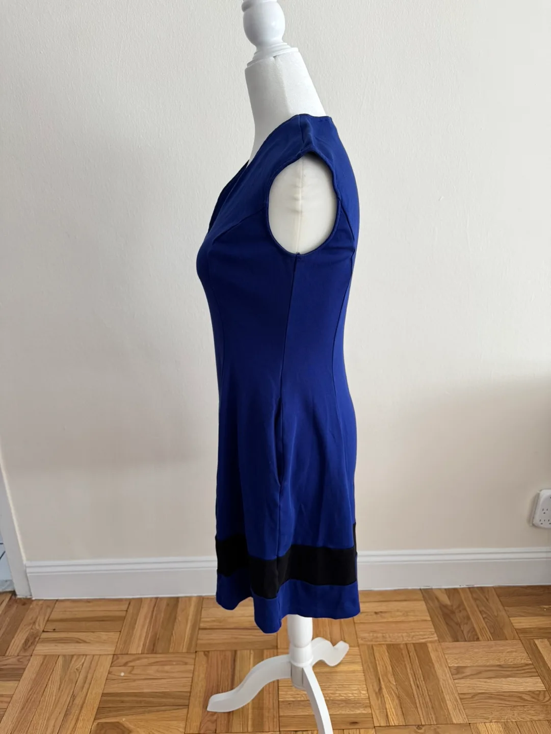 New York & Company Colorblock V-Neck Dress | Size XS image indicator(4)