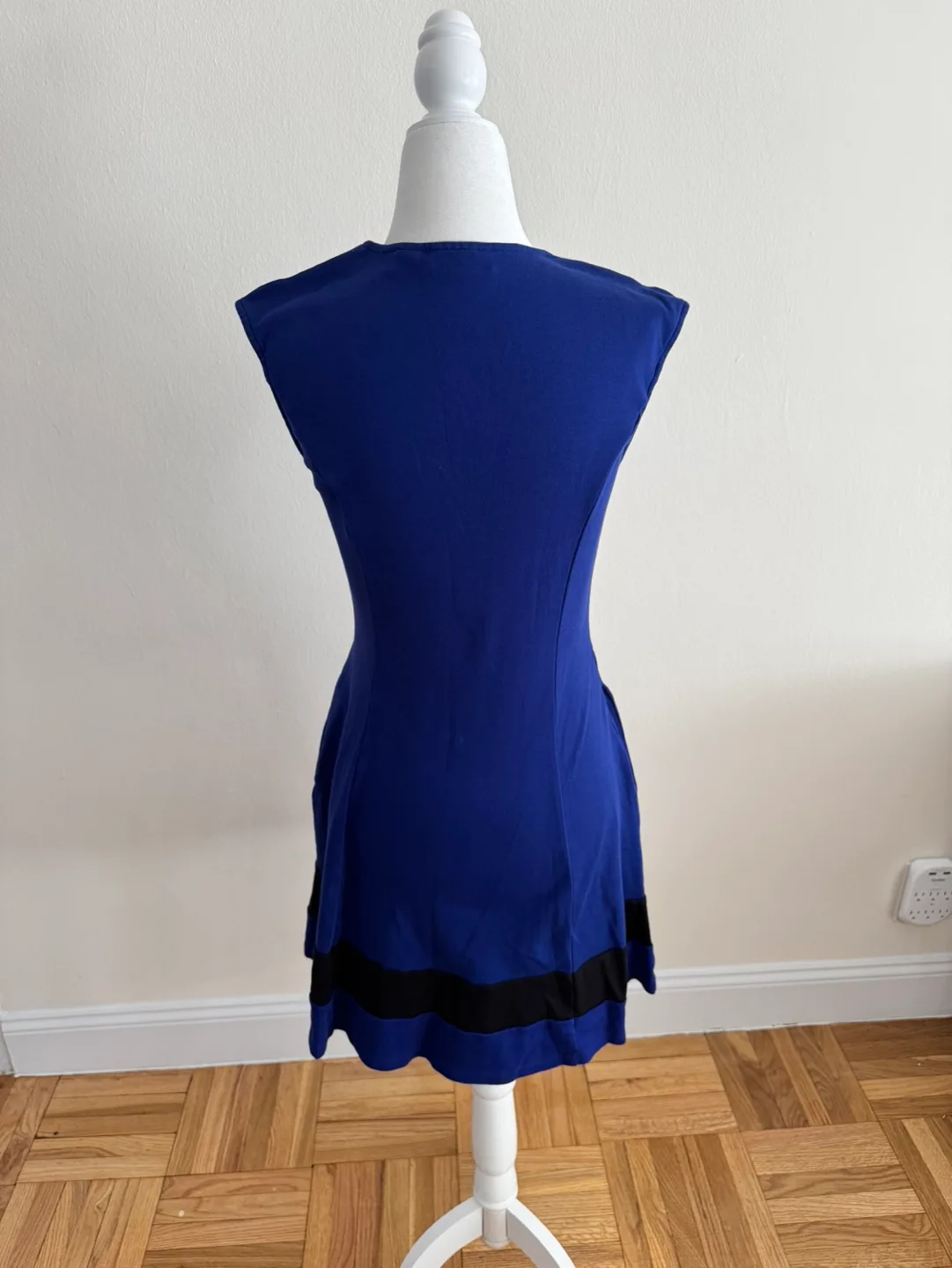 New York & Company Colorblock V-Neck Dress | Size XS image indicator(3)