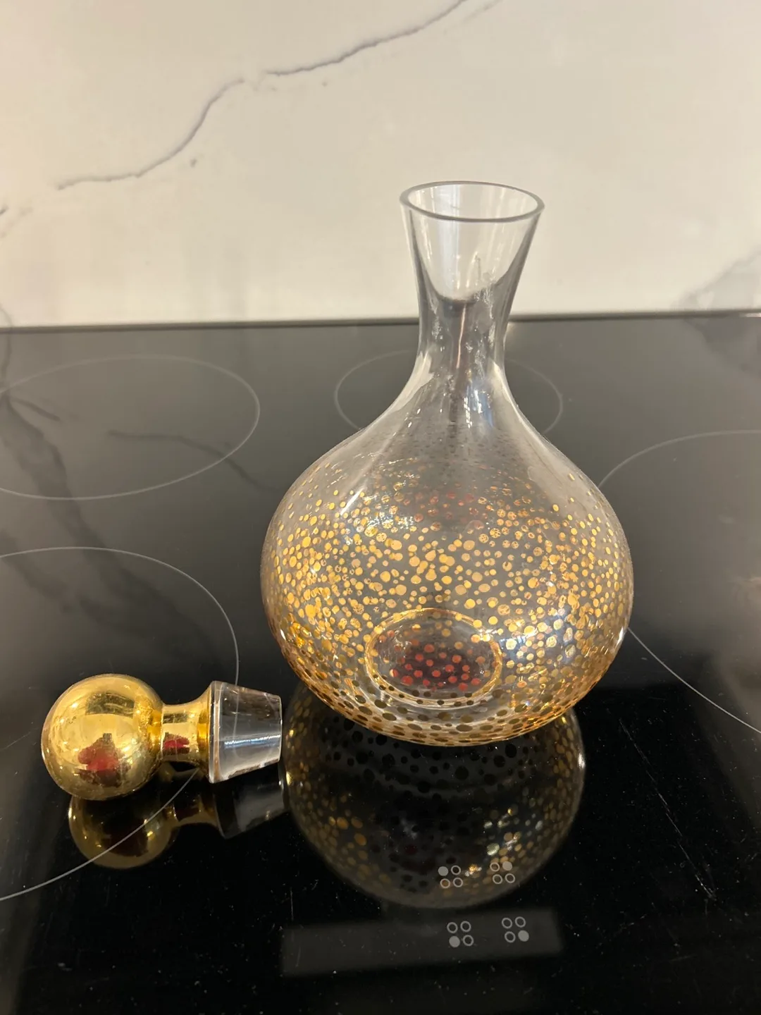 Gold-Speckled Glass Decanter with Gold Stopper image indicator(2)