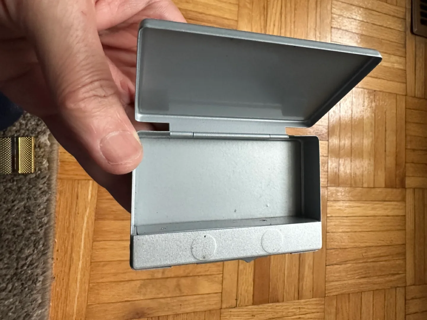 Vintage Metal Case with Unique Design image indicator(2)