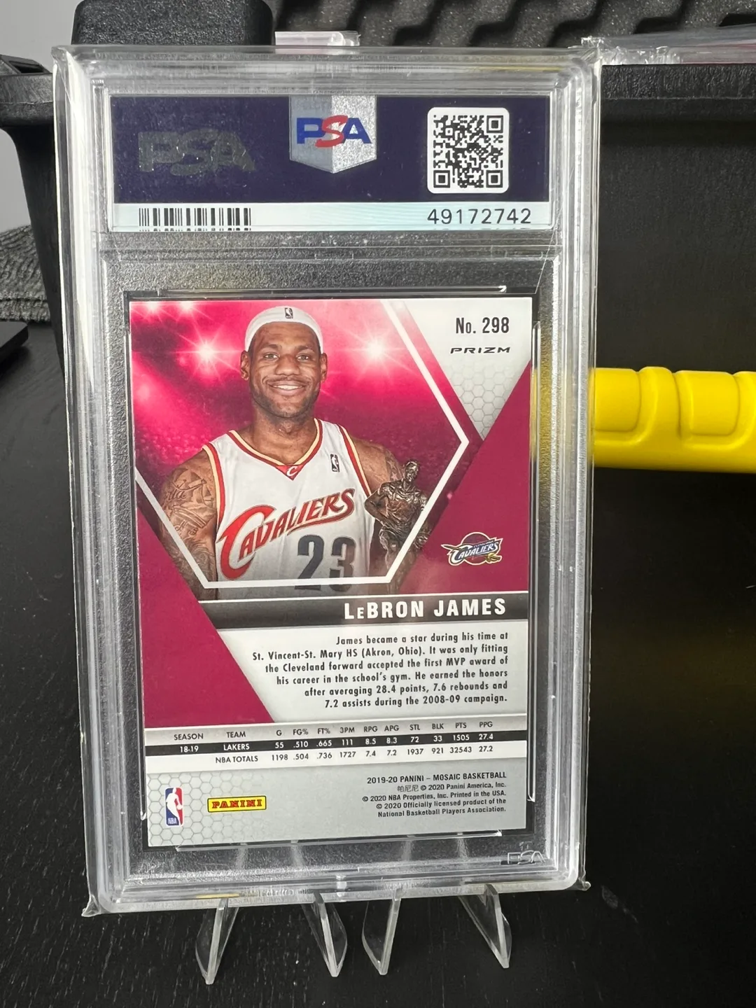 2019 Panini Mosaic LeBron James Pink Camo #298 PSA 9 image indicator(2)