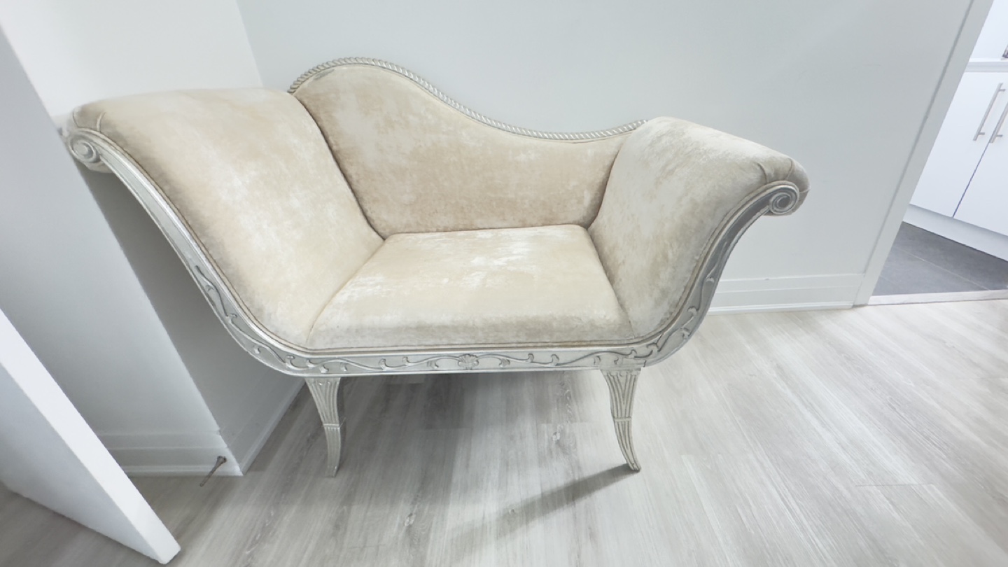 Elegant Silver and Beige Velvet Chaise Lounge - photo 2