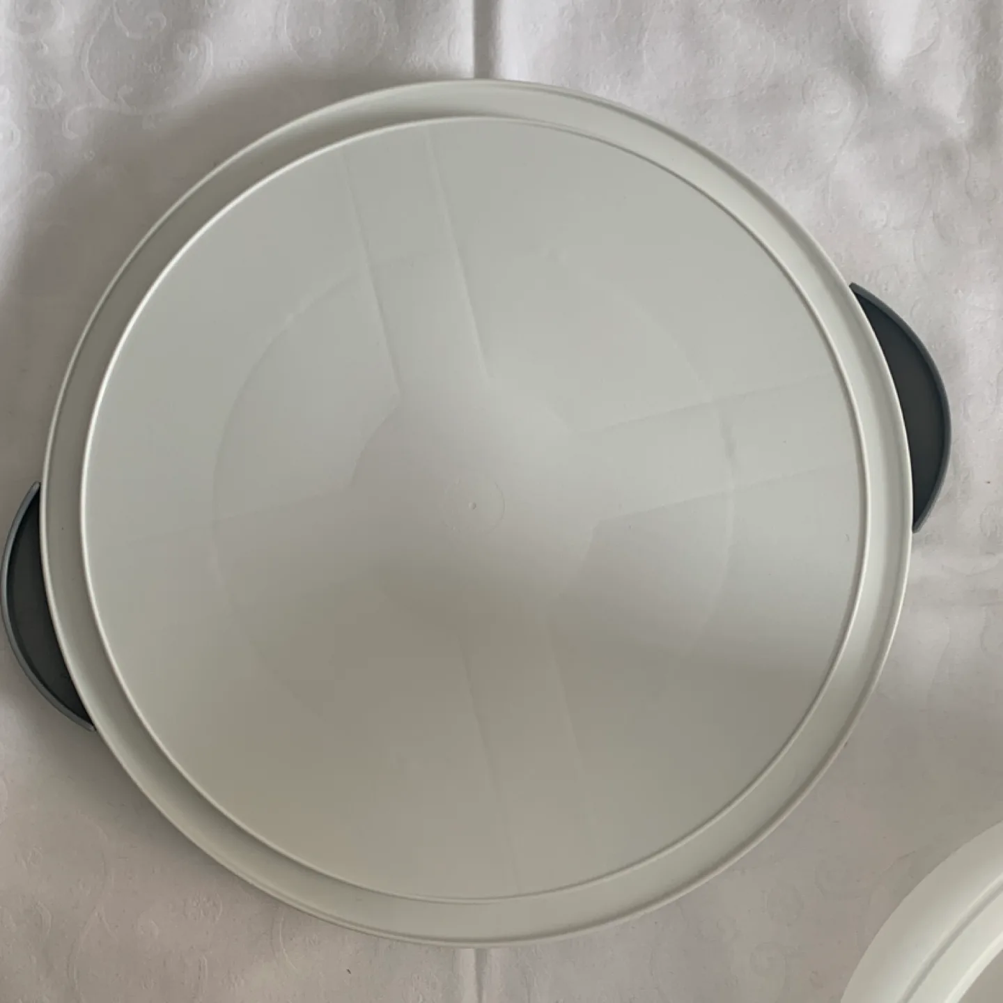 Sturdy Cake/Dessert Carrier with Handle image indicator(3)