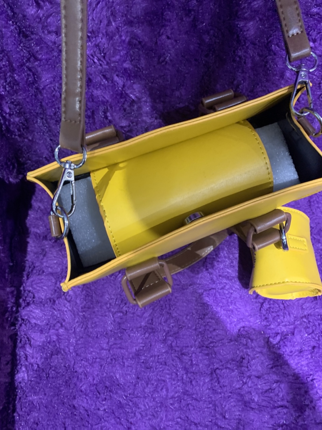 Hello Kitty Yellow Handbag with Shoulder Strap - photo 3