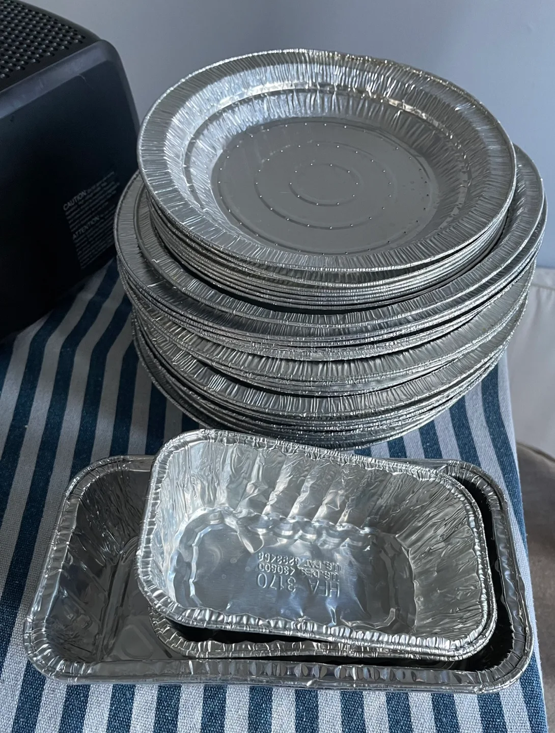 Aluminum Foil Baking Dishes & Plates thumbnail