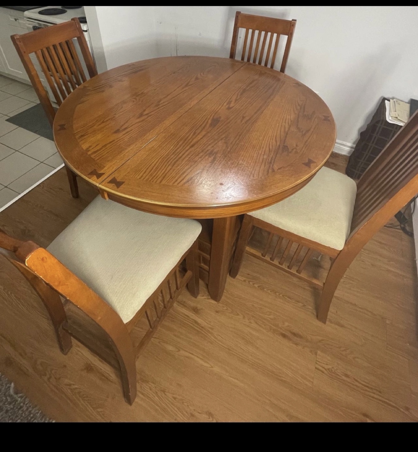 🧡  🧡 Round Wooden Dining Table Set with 4 Chairs