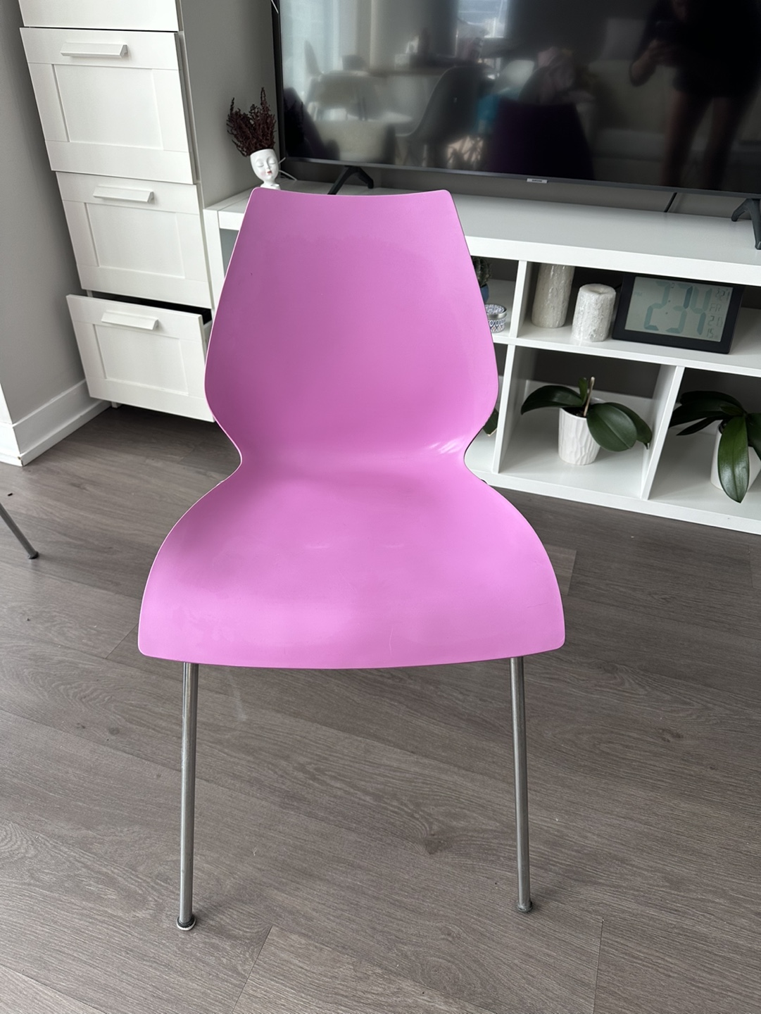 Pair of Pink Modern Dining Chairs - photo 2
