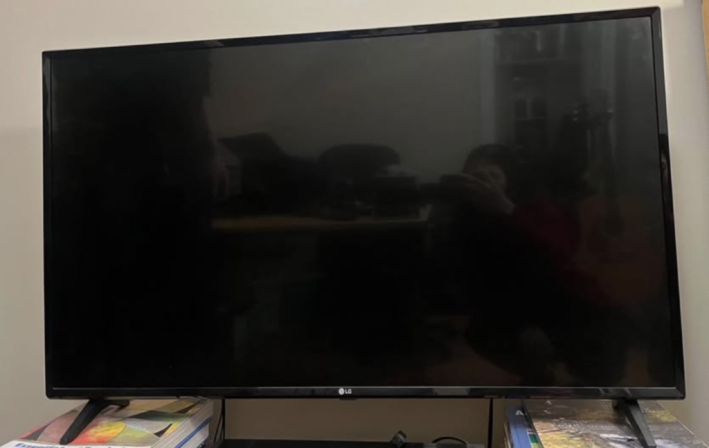 LG 32-inch 720p Smart LED TV