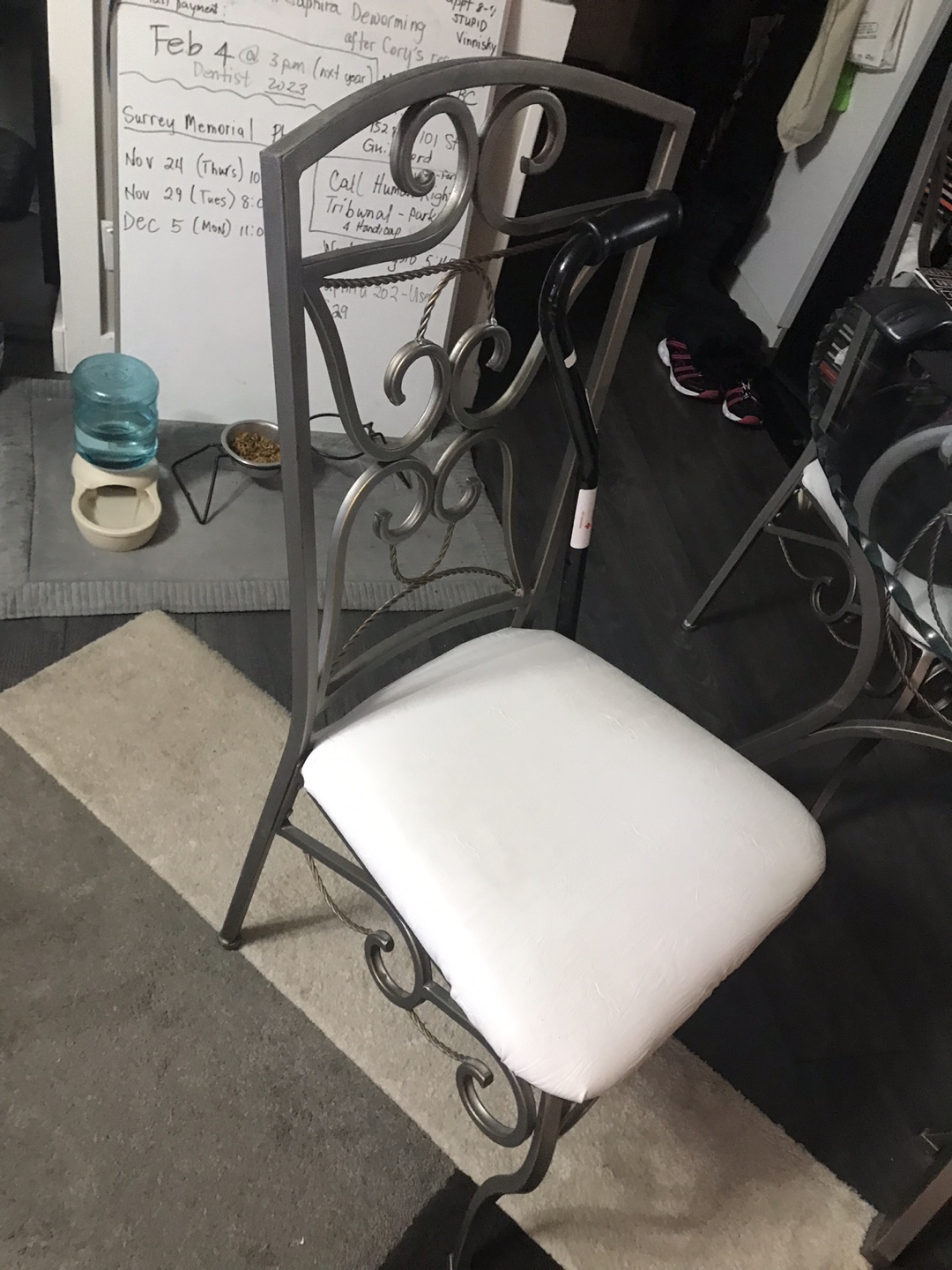Table and chairs - photo 2