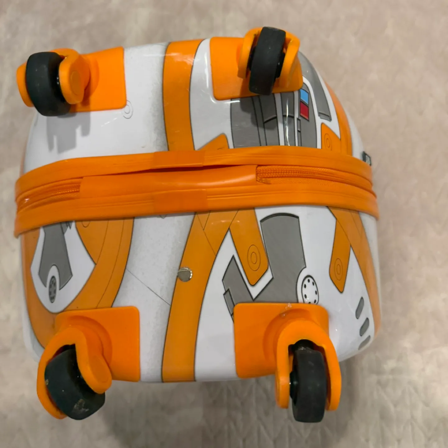 Disney Store Star Wars BB-8 Hard Shell Rolling Luggage Carry-On image indicator(5)