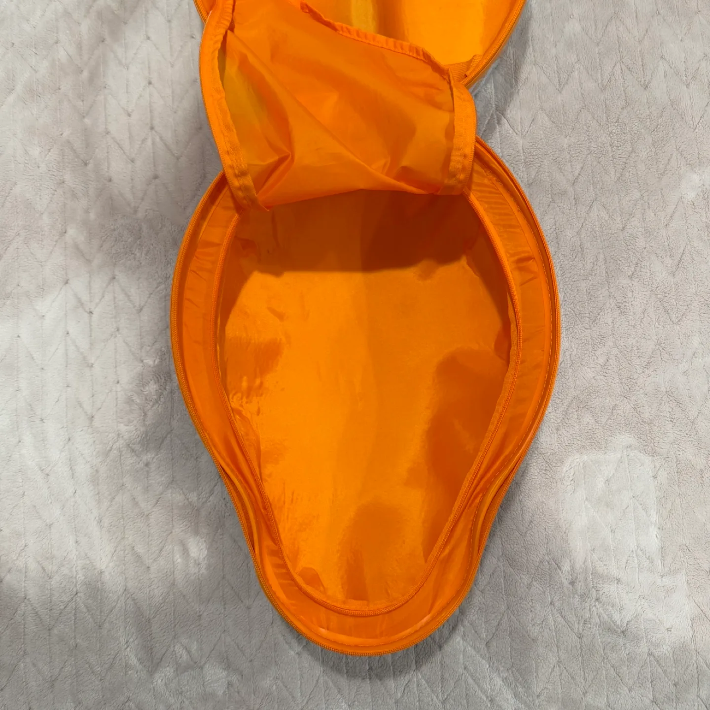 Disney Store Star Wars BB-8 Hard Shell Rolling Luggage Carry-On image indicator(2)