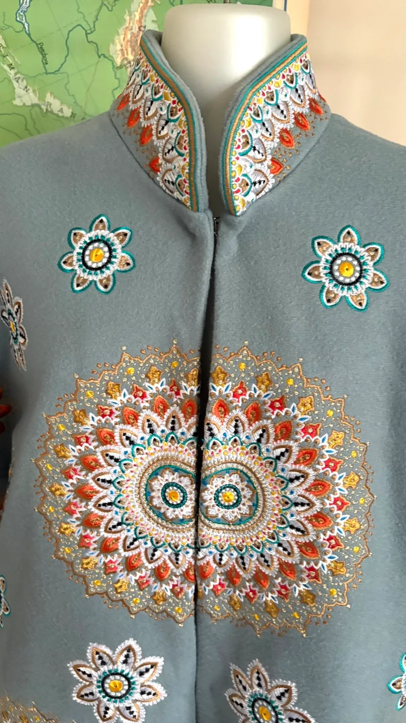Gorgeous Hand Embroidery 50% Wool Coat - NEW - Size M image indicator(2)
