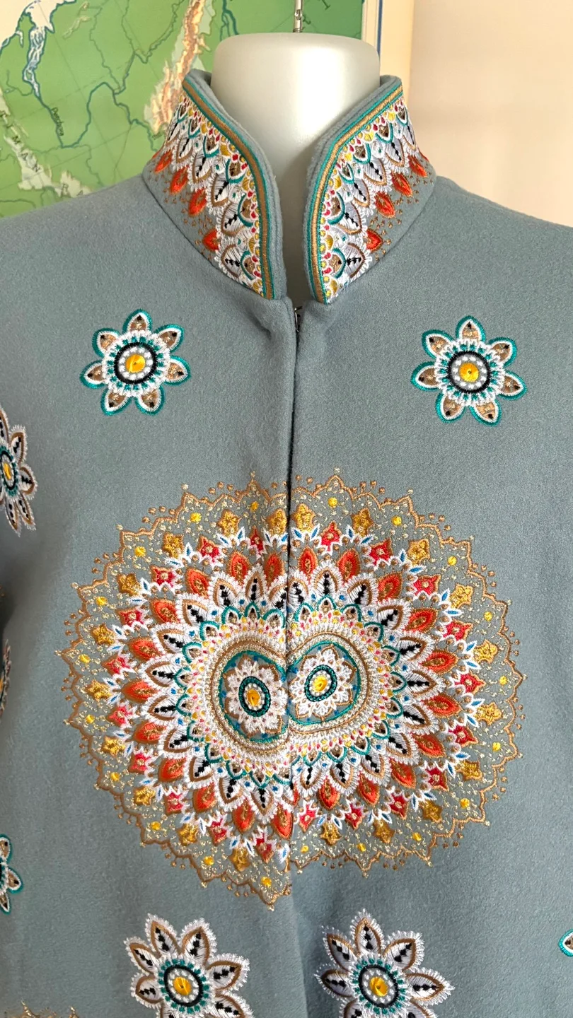 Gorgeous Hand Embroidery 50% Wool Coat - NEW - Size M image indicator(6)