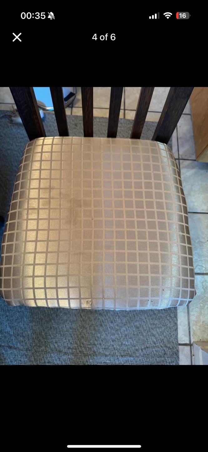 Round dining table and four chairs - photo 4