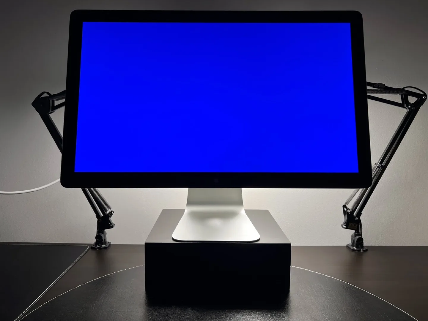 Apple Thunderbolt Display - 27” - 2K - 2560x1440 pixels - A1407 image indicator(8)