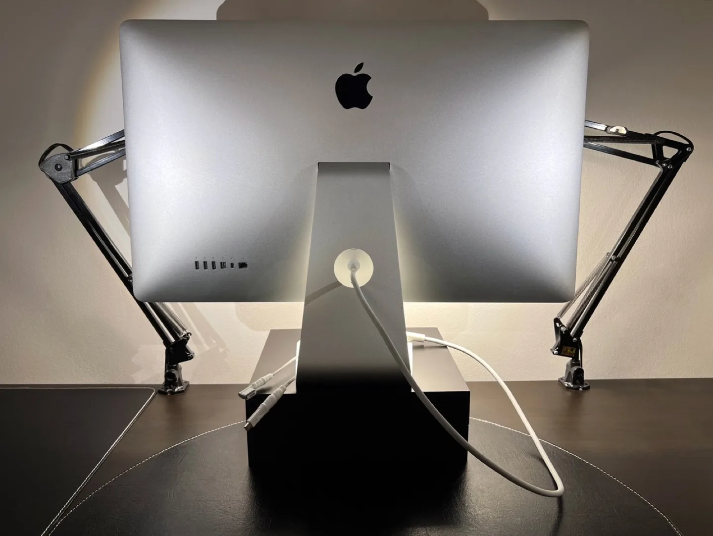 Apple Thunderbolt Display - 27” - 2K - 2560x1440 pixels - A1407 image indicator(2)