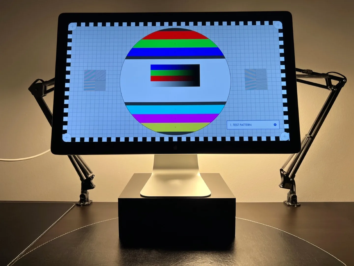 Apple Thunderbolt Display - 27” - 2K - 2560x1440 pixels - A1407 image indicator(5)