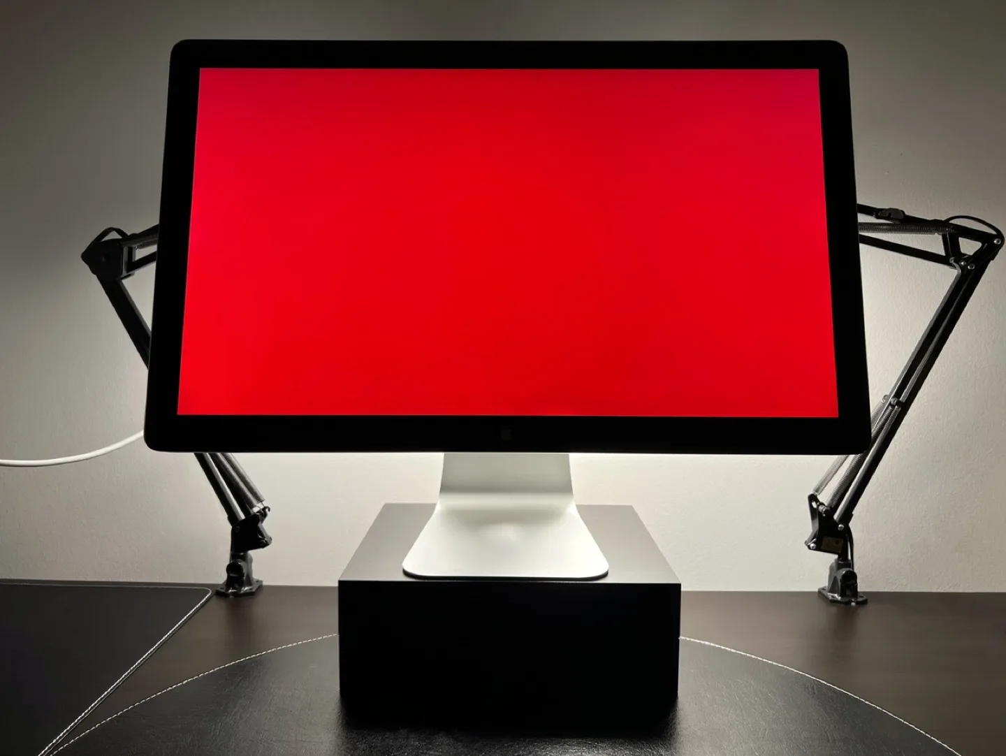 Apple Thunderbolt Display - 27” - 2K - 2560x1440 pixels - A1407 image indicator(6)