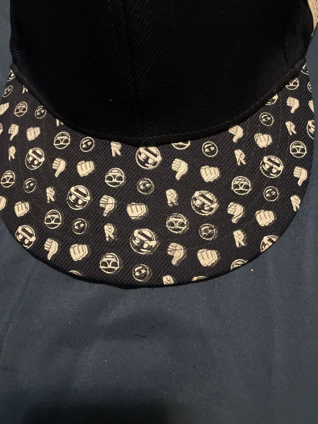 Penshoppe x Emojii Black Snapback Hat image indicator(3)