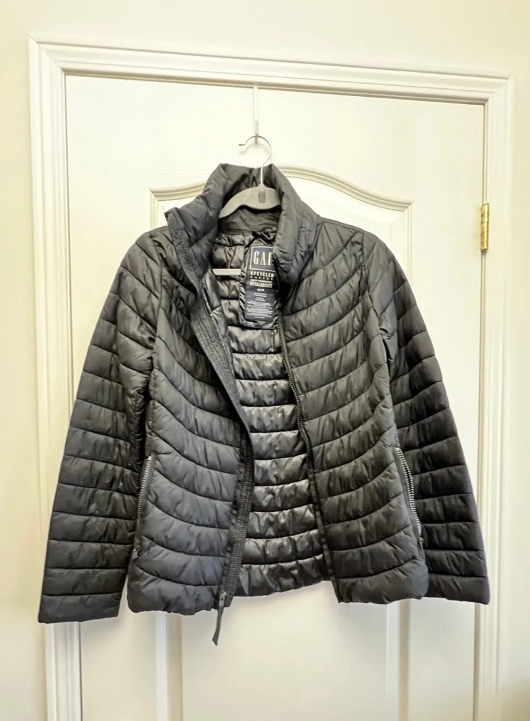 GAP packable puffer jacket image indicator(3)