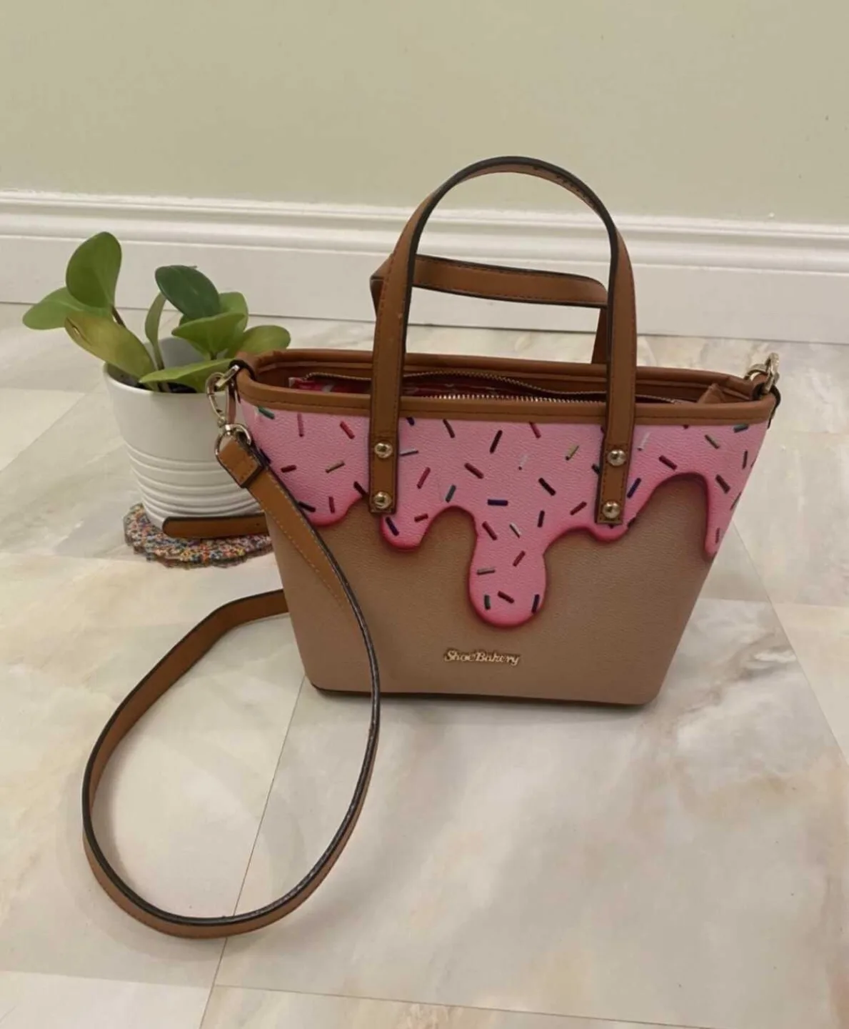 SHOE BAKERY! Mini Pink Sprinkle/Dripping IceCream Purse! image indicator(2)