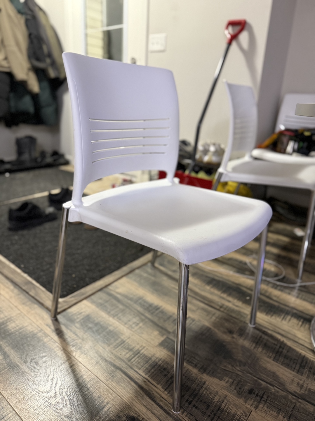 Round lime green table with 4 white sturdy chairs - photo 2