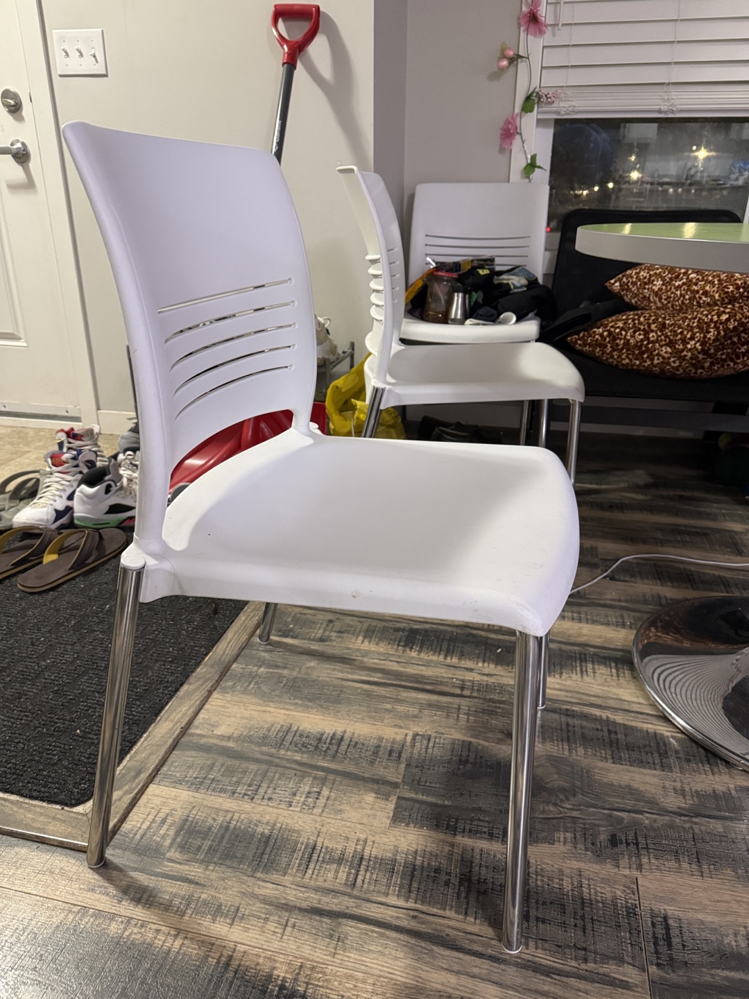 Round lime green table with 4 white sturdy chairs - photo 3