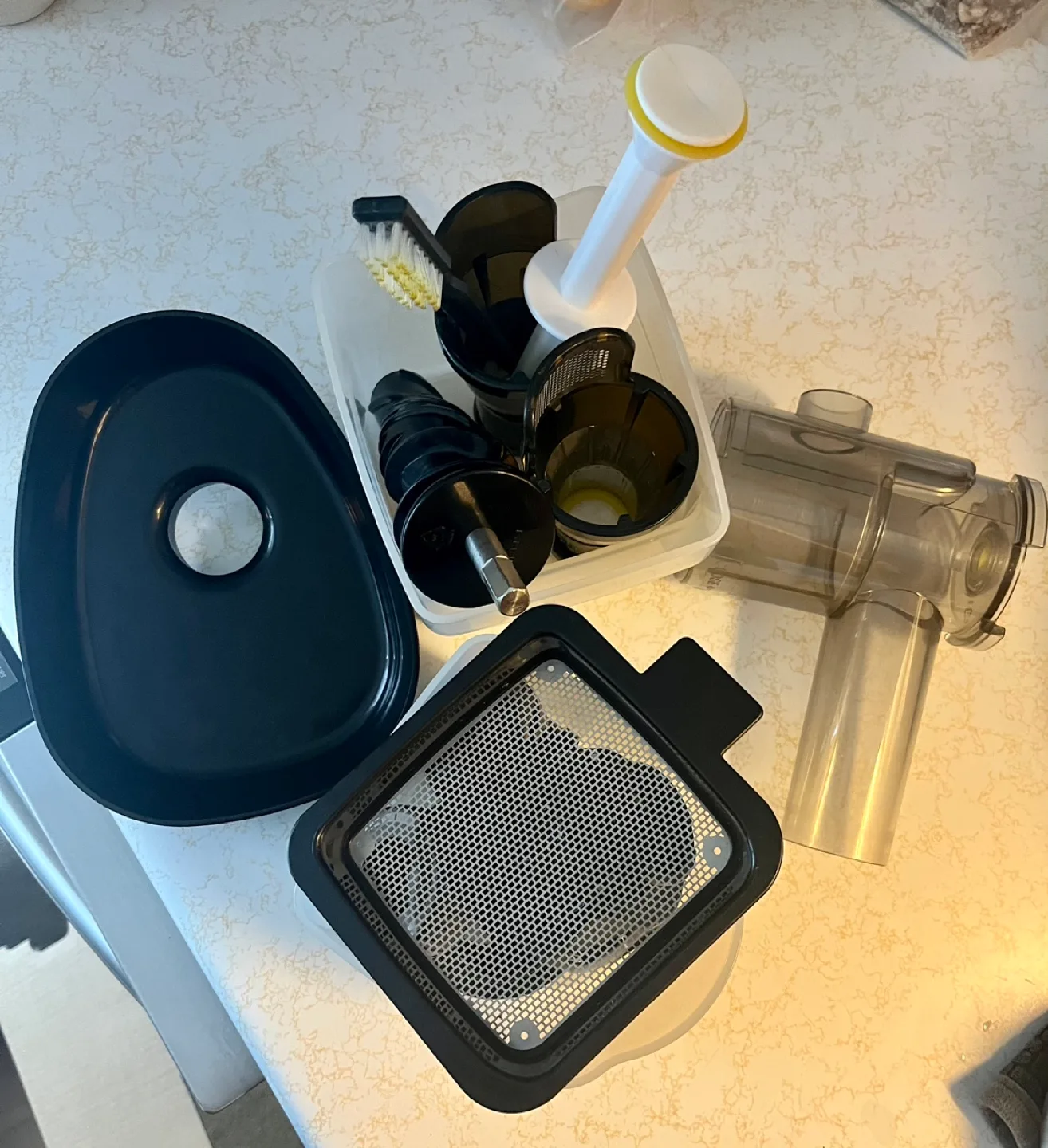 Omega J8007 Nutrition System Low Speed Juicer - Silver image indicator(2)