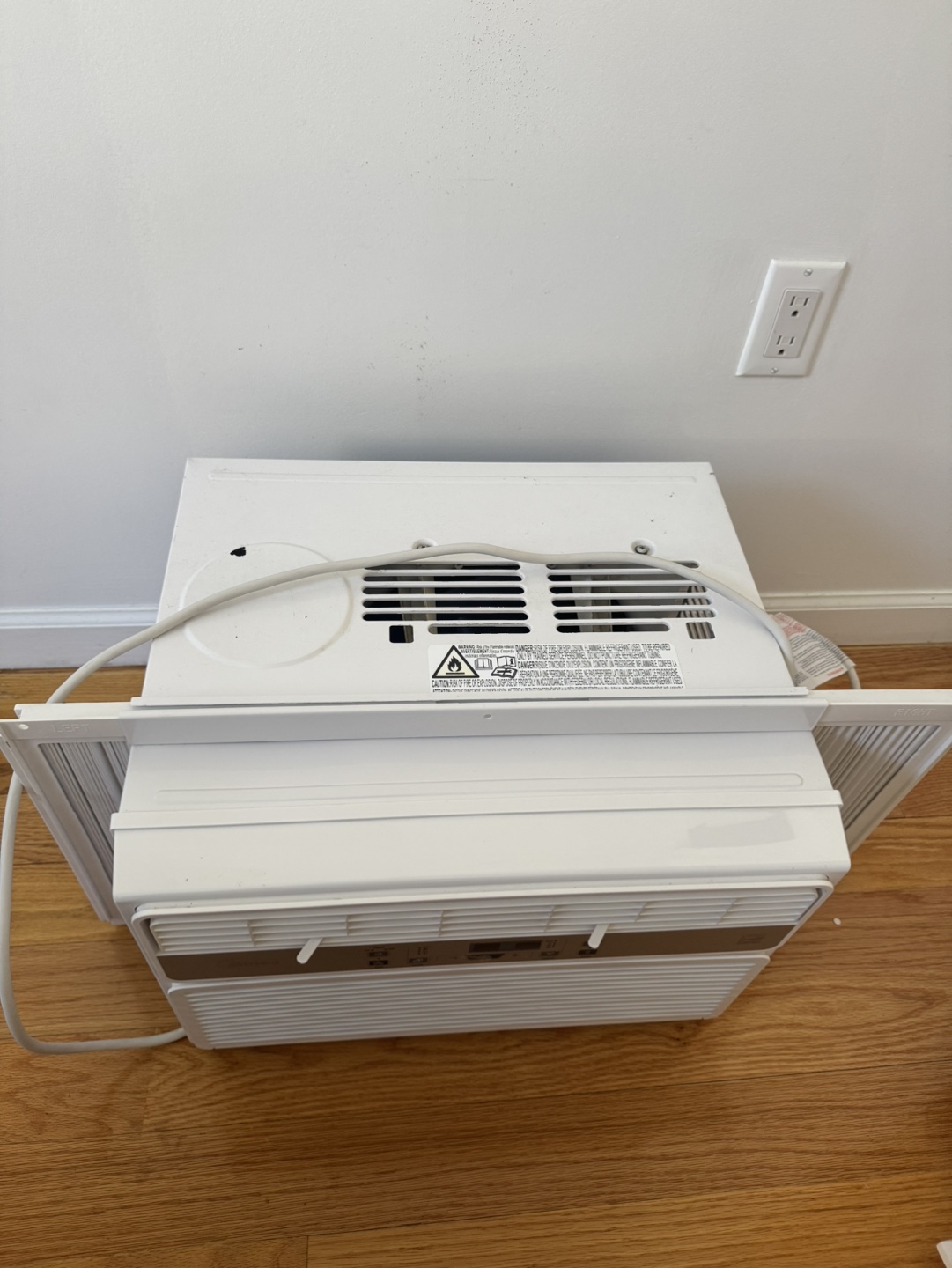 Midea Window Air Conditioner - photo 2