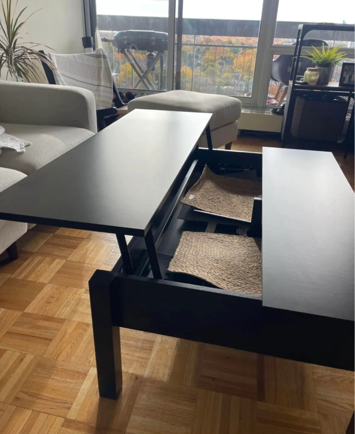 Coffee Table with Lift-Top image indicator(3)