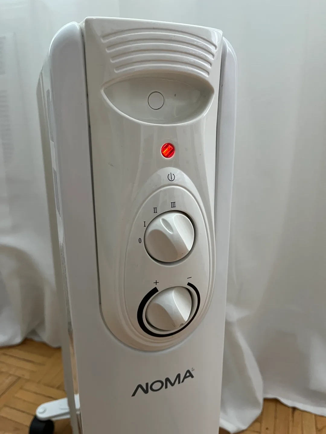 NOMA Oil-Filled Radiator Heater image indicator(5)