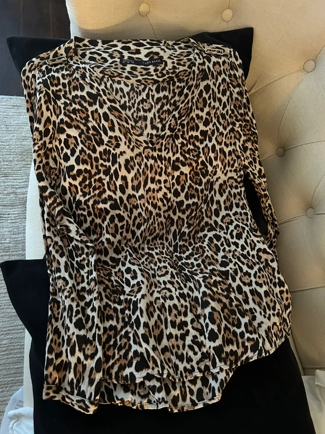 ZARA Leopard Print V Neck Top - Size Medium image indicator(6)