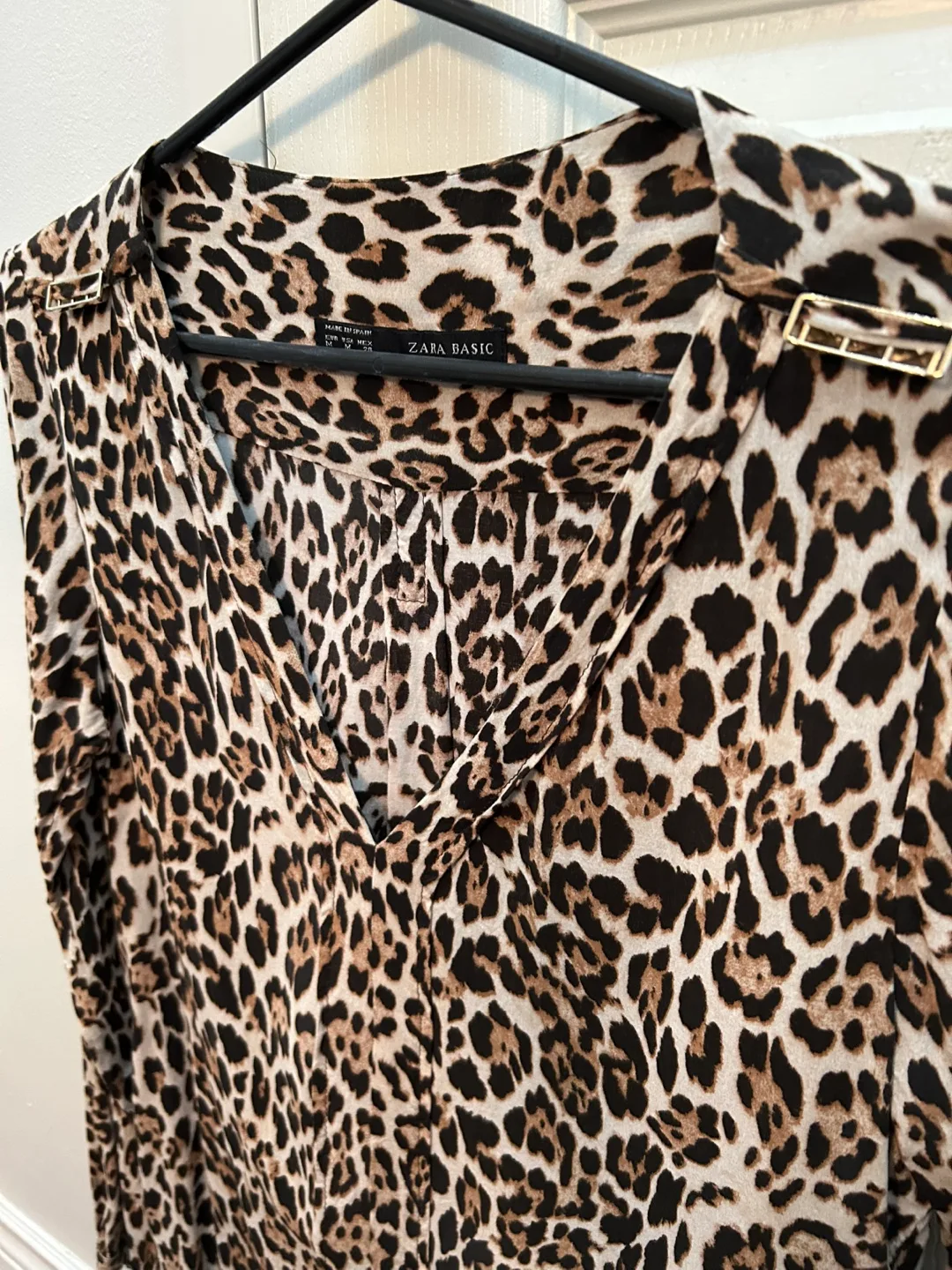 ZARA Leopard Print V Neck Top - Size Medium image indicator(3)
