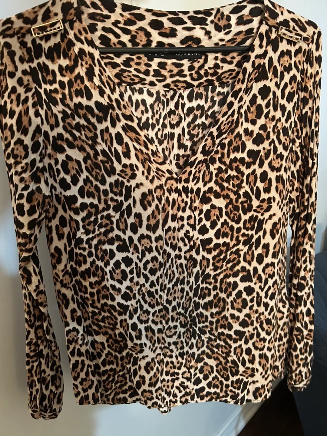 ZARA Leopard Print V Neck Top - Size Medium image indicator(5)