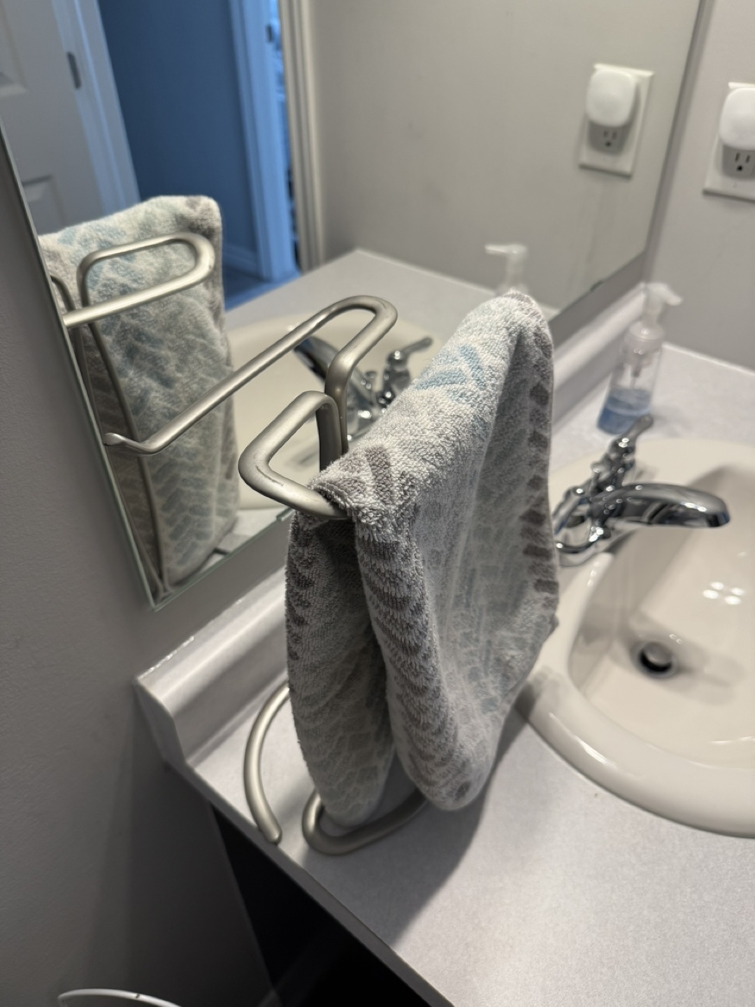 Bathroom Counter Towel Holder - photo 4