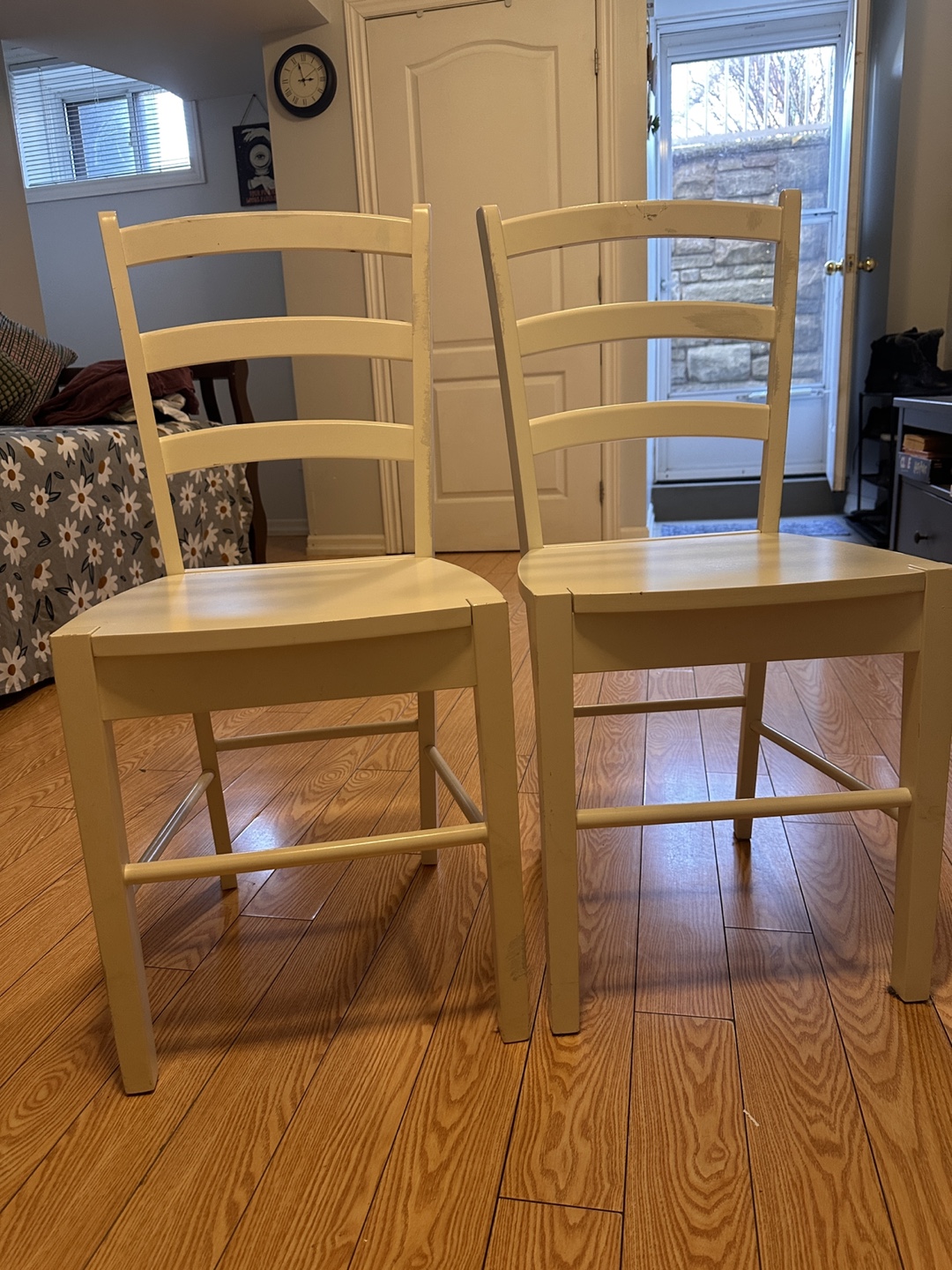 Pair of off-white Ikea wooden chairs - photo 2