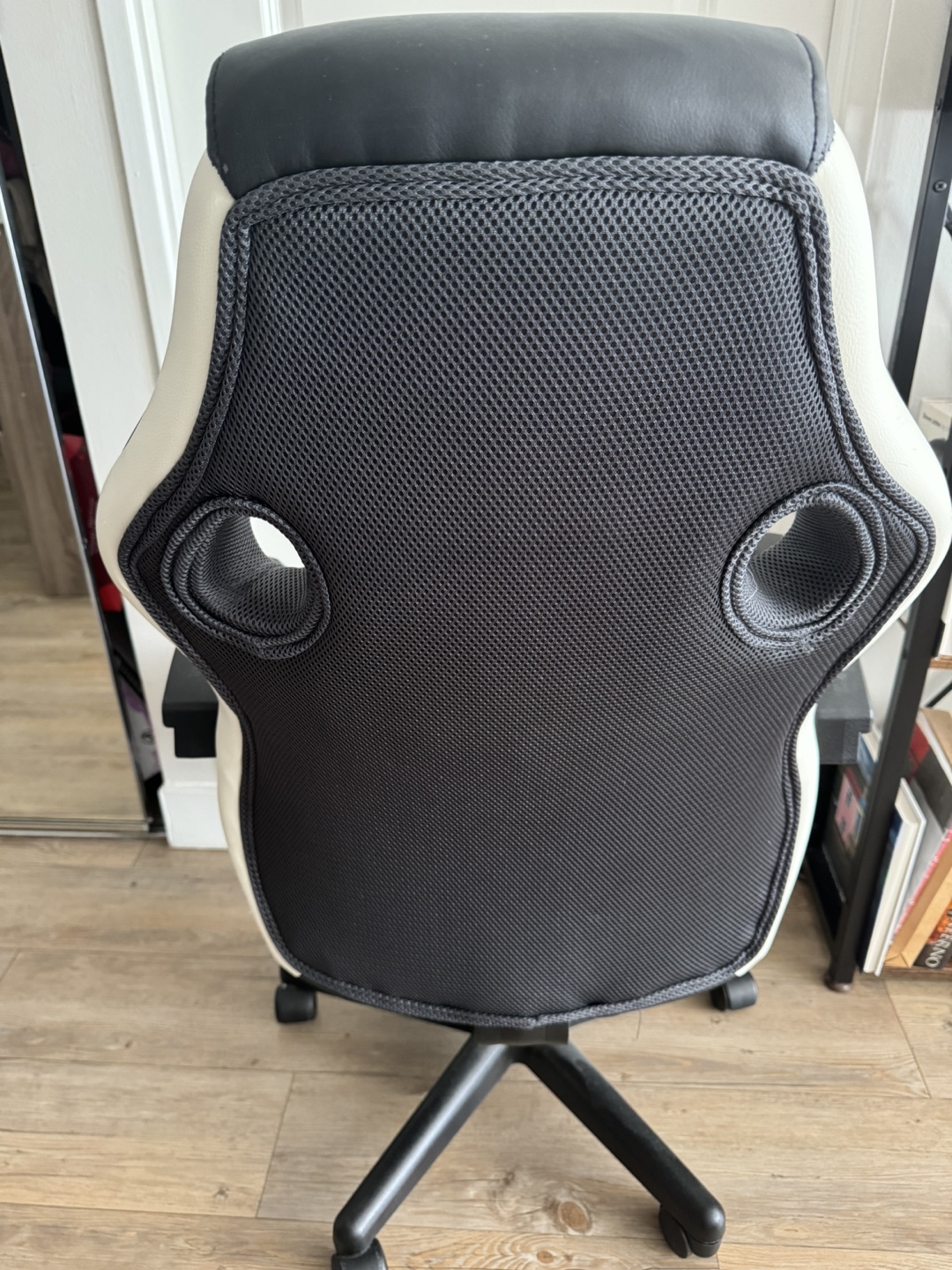 Gaming/ Office Chair - Black and White - photo 2