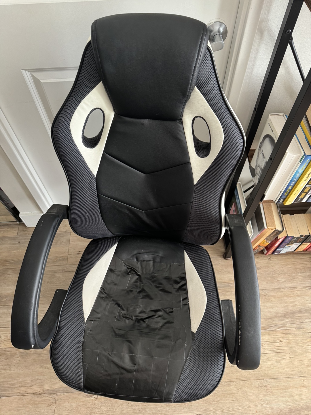 Gaming/ Office Chair - Black and White - photo 3