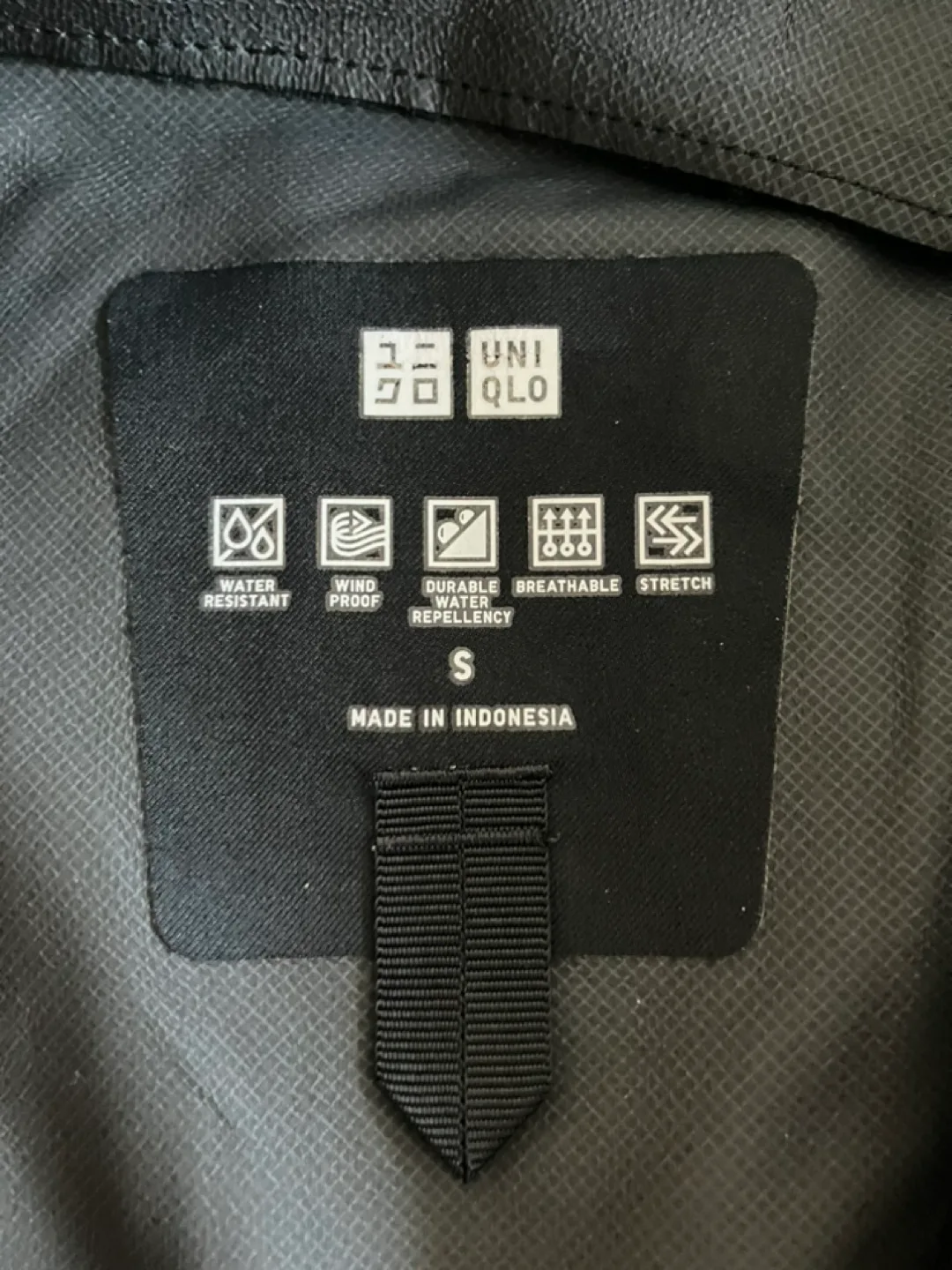 Uniqlo Women's Black Hooded Jacket - Size Small image indicator(3)