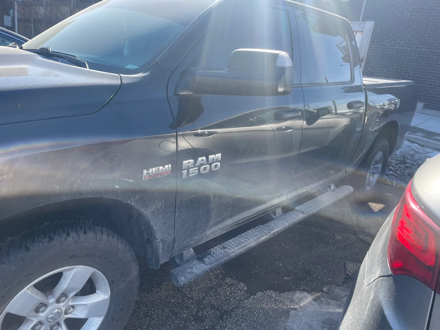 2018 Ram 1500 Crew Cab image indicator(3)