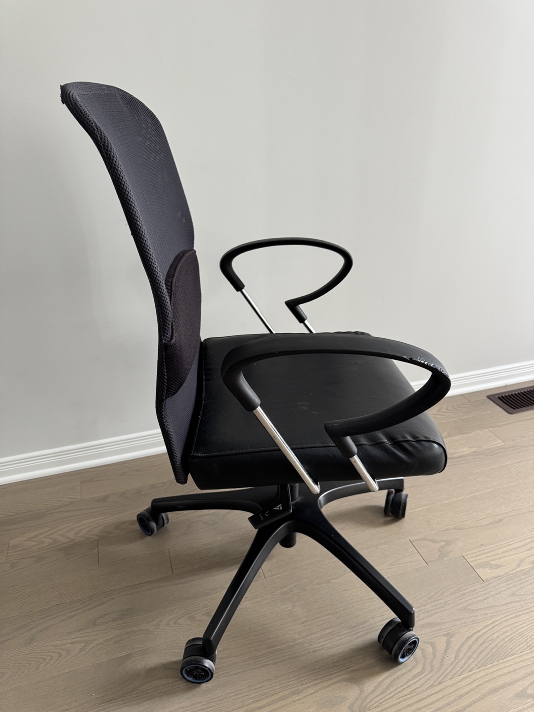 Black Mesh Office Chair with Adjustable Arms - photo 2