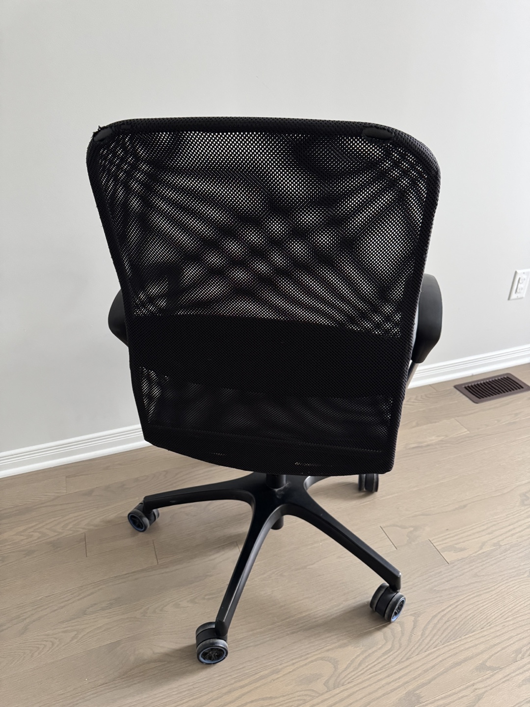 Black Mesh Office Chair with Adjustable Arms - photo 3