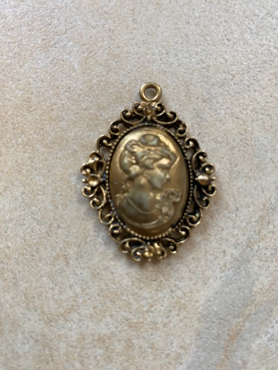 Gold-Toned Cameo Pendant Charm image indicator(2)