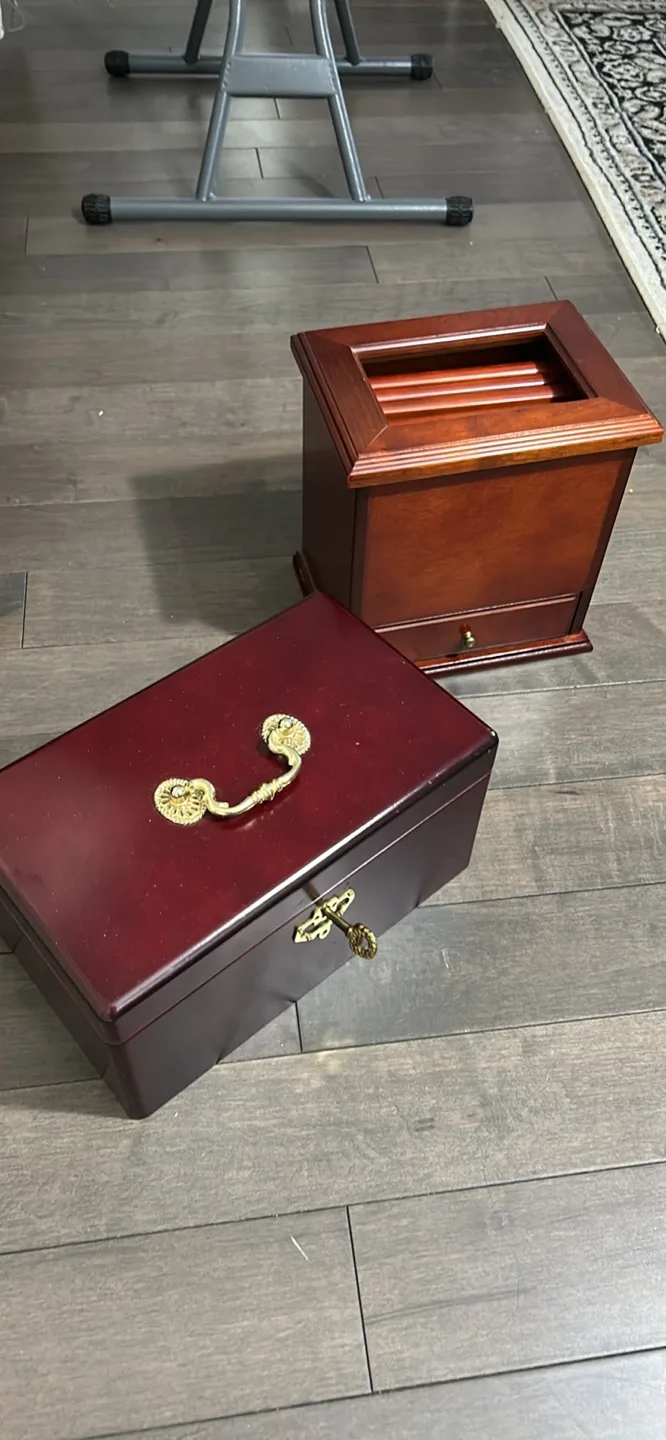 Two Wooden Boxes image indicator(2)