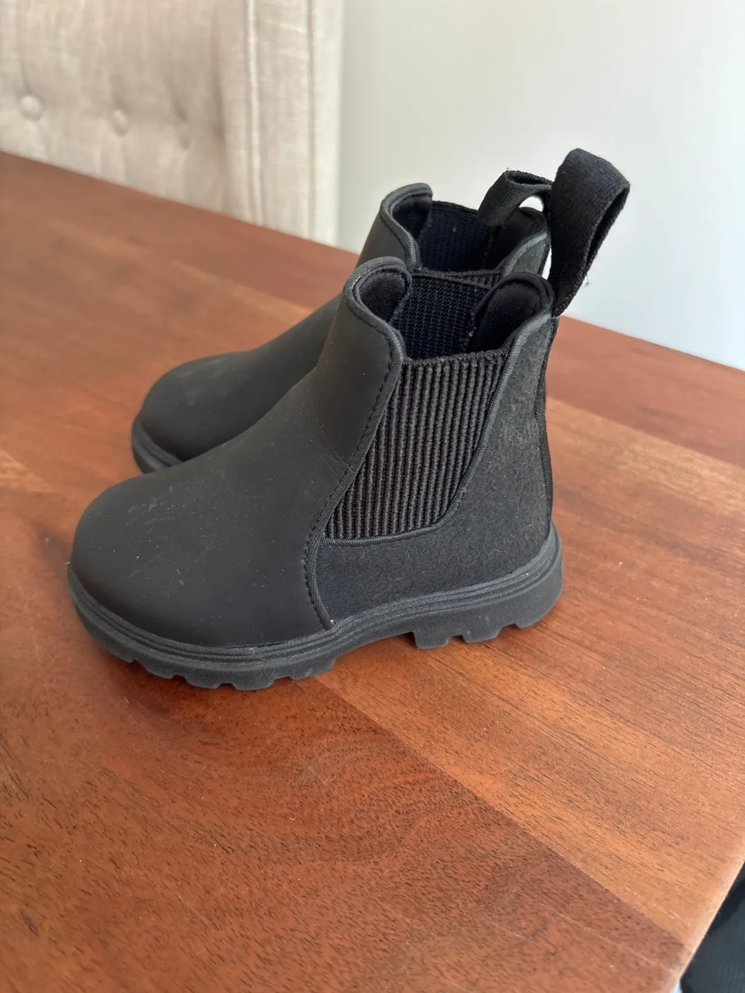 Native Kids' Black Chelsea Boots - Size 6 image indicator(2)